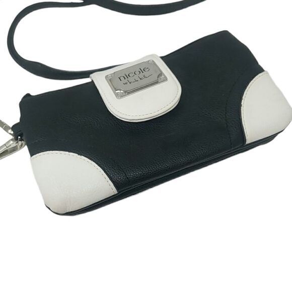 NICOLE BY NICOLE MILLER CROSSBODY BAG. BLACK AND WHITE. - Picture 1 of 15